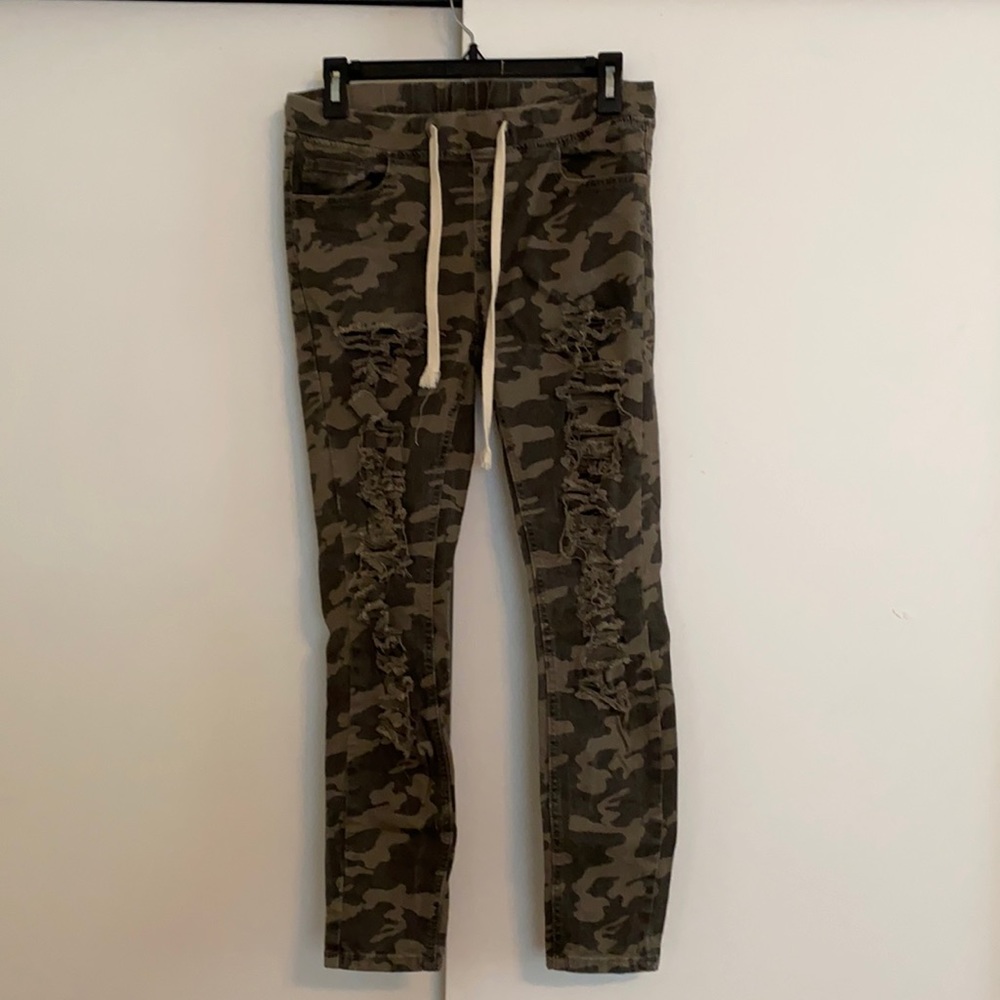 size Medium, by Streetwear Society
